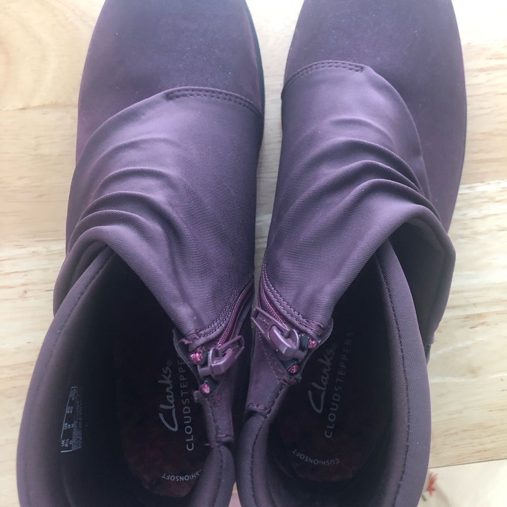 NWOT Clarks Cloudsteppers Purple Burgundy Breeze Dusk Booties Boots Size 9 - Picture 10 of 14